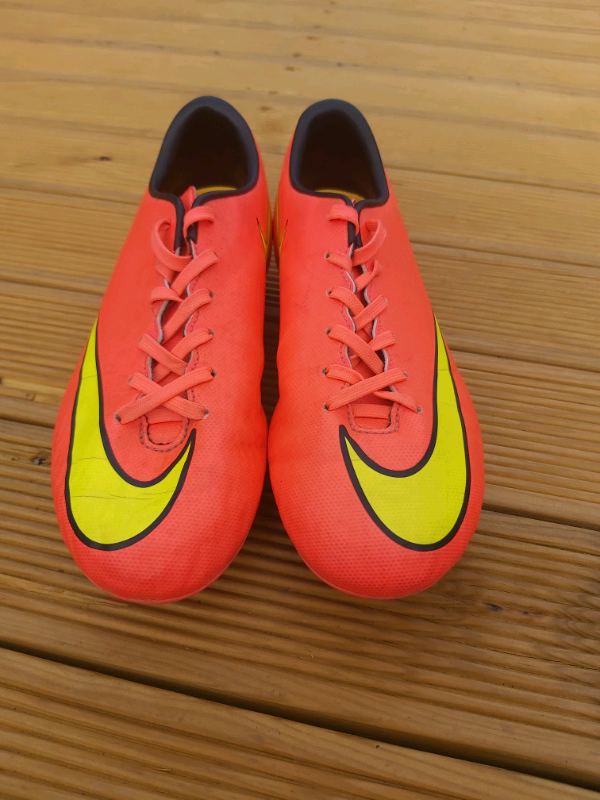 nike neon stud